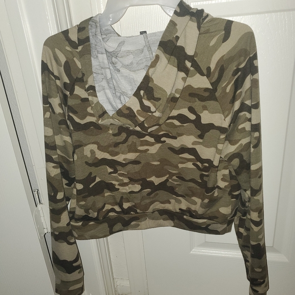 Womens camouflage crop jacket - Picture 2 of 2